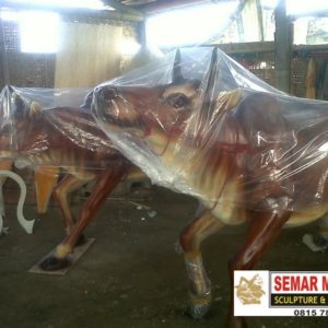 Kelik Studio Semar Mesem Patung Sapi Fiber Patung Wisuda Fiber