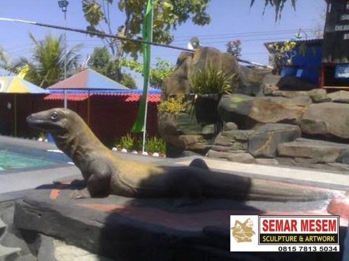 Kelik Semar Mesem Patung Komodo Lombok Island