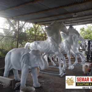 Jasa Pembuatan Patung Kuda Pengrajin Patung Fiber Jogja Pengrajin Patung Fiber Jogja