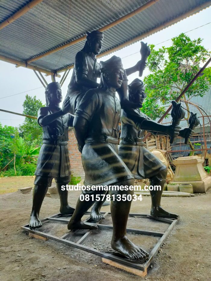 Patung Adat Bawa Obor Patung Maskot Obor Patung Orang