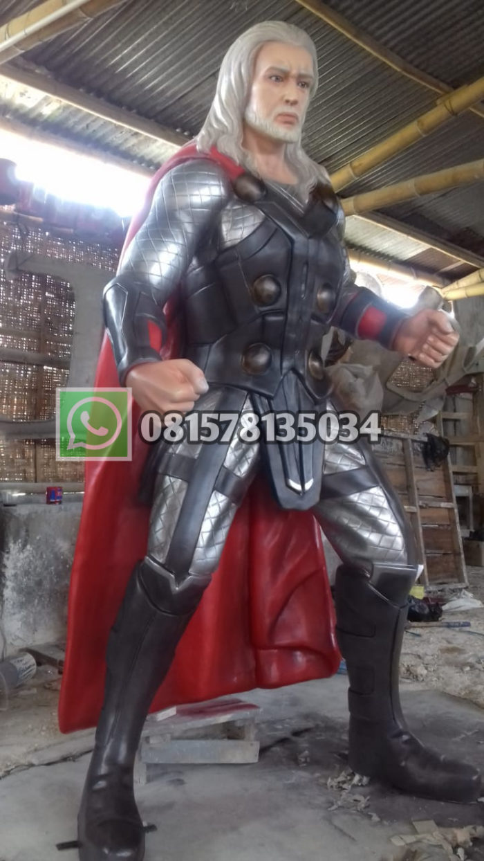 Patung Iron Man Patung Kartun Patung Taman