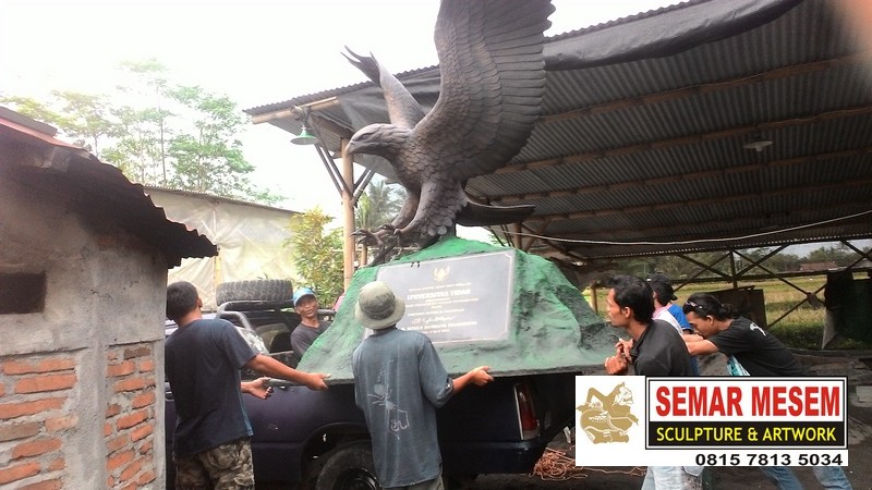 Patung Burung Elang