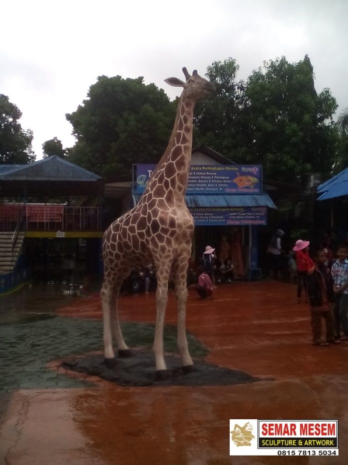 Kelik Studio Semar Mesem Jerapah Waterboom Patung 3 Dimensi